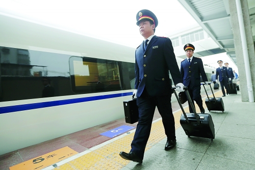 桂林高铁迎来首个新春佳节 - 桂林日报社数字报