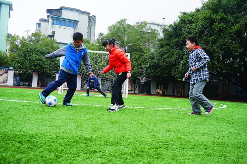 小学足球教育的春天来了吗? - 桂林日报社数字