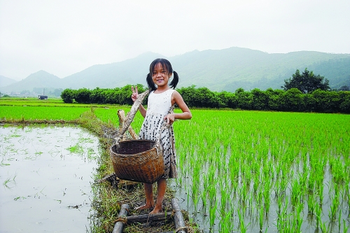 13岁的龙文清:面部被烧伤的最美女孩 - 桂林日报社数字报刊平台