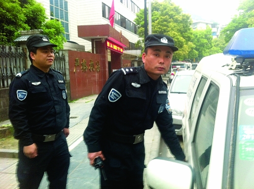 通讯员张红旭     转业军人于洪伟,去年4月分配到叠彩公安分局当巡警