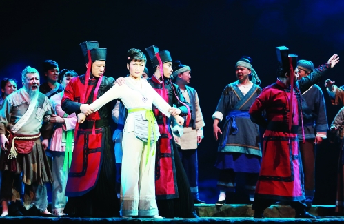 民族歌剧《刘三姐》在桂林大剧院首演剪影