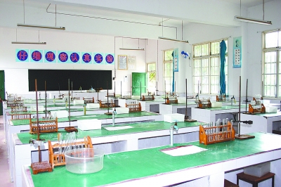 p;全县统一化学实验室