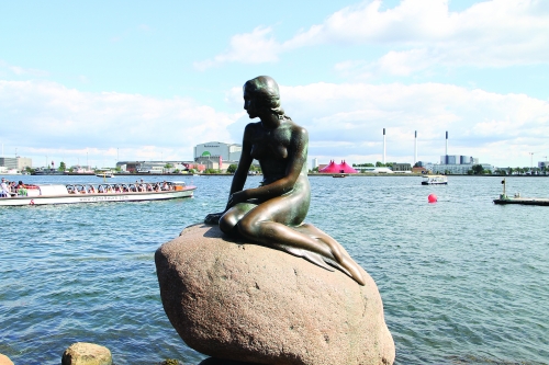 丹麦庆祝小美人鱼雕像百年诞辰