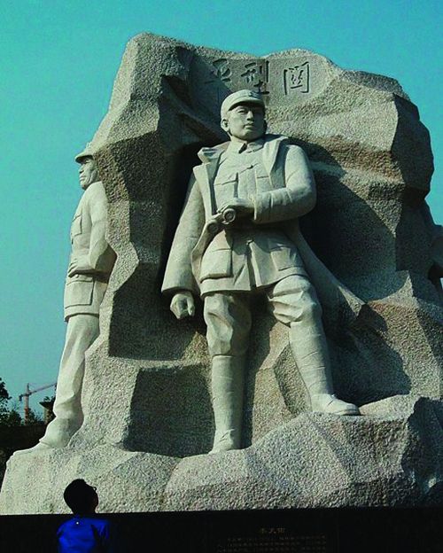 临桂县城文化广场李天佑雕塑像.