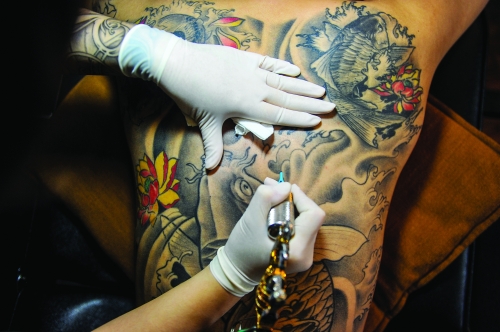 文身情侣 - 桂林晚报社数字报刊平台