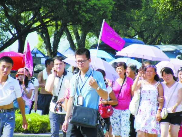 市政协委员:桂林应该大胆实验 改革导游收入体