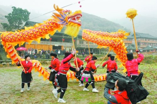 央视直播龙胜少数民族祥龙闹新春(图)
