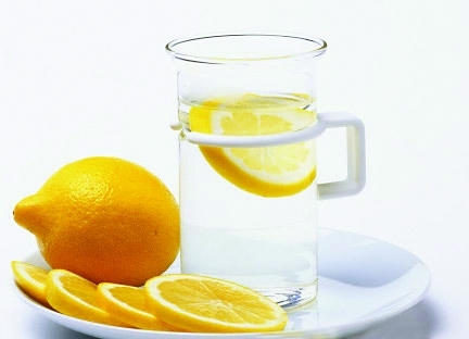 胃酸过多吃什么好得快 胃酸过多吃什么药 如何