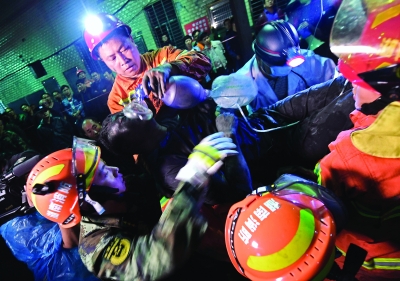 对事故责任领导作出先期处理决定:攸县人民政府副县长王